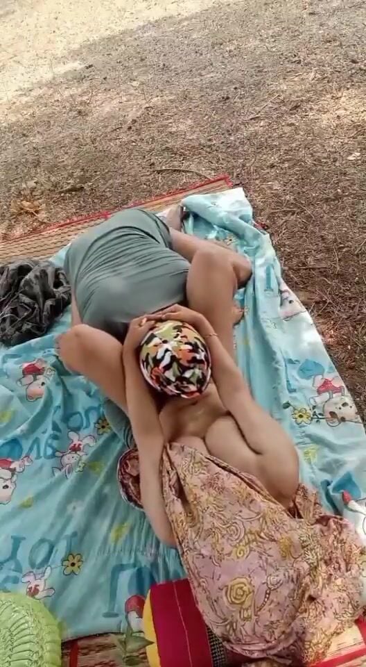 Trưa ra đồng bú lồn bú cu cho nhau cùng em hàng xóm bỏ chồng dâm đãng phần 1