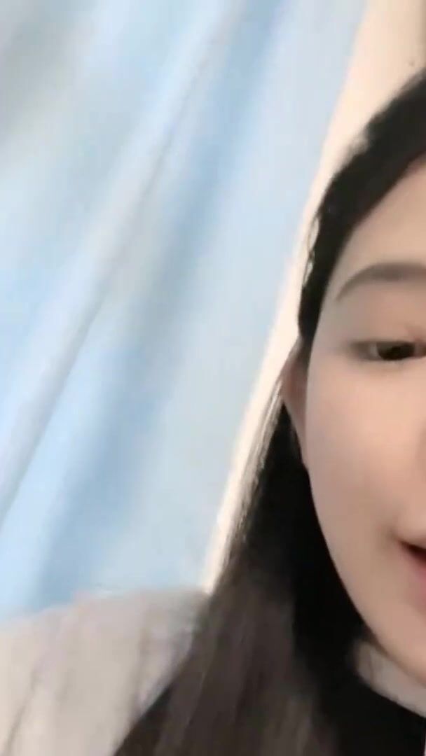 Teen xinh dáng đẹp thủ dâm trong wc đại học