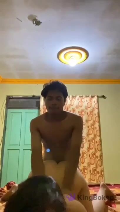 ĐANG ĐỊT NHAU VỚI EM THÌ CÓ THẰNG NHÒM TRỘM