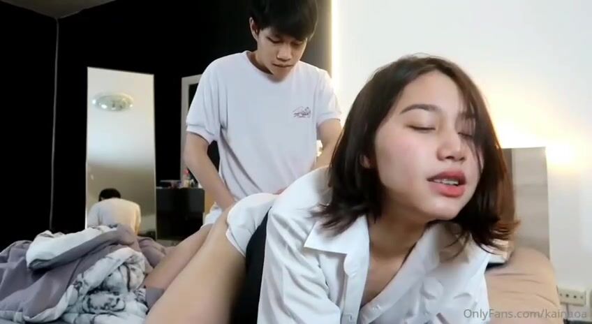 Gạ được em nhân viên đi khách sạn đụ sướng rên