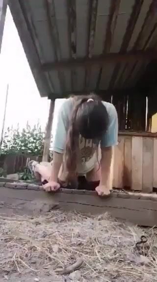 Em gái 17 tuổi chu đít cho chó đụ nó chưa kịp nắc chị trèo lên đút vào em chịu ko nỗi