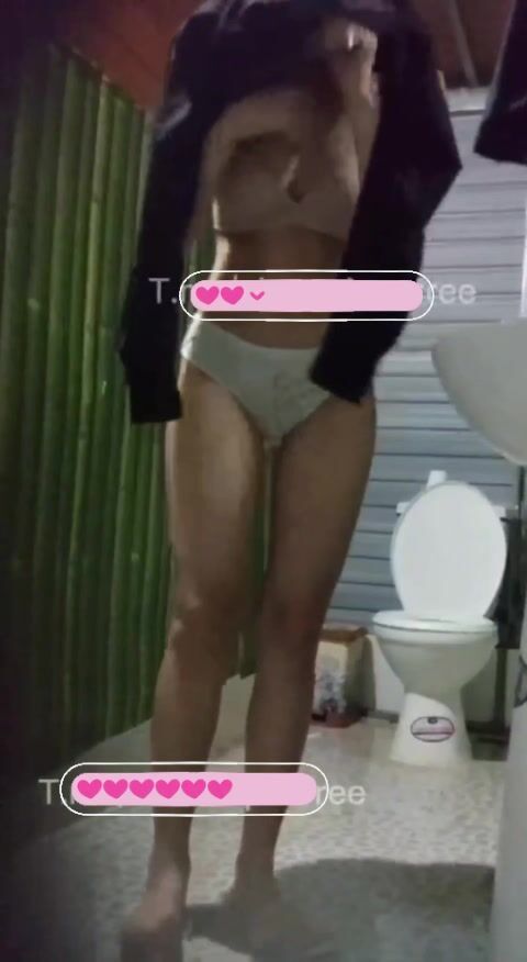 Quay Lén Chị Cùng Phòng Trọ Dáng Nuột Vú To Thay Quần Áo