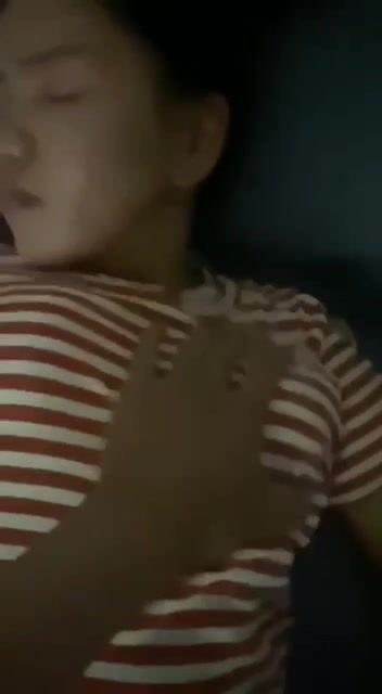 Loạn luân anh trai lén vào phòng địt con em họ nhậu say sướng vl ra