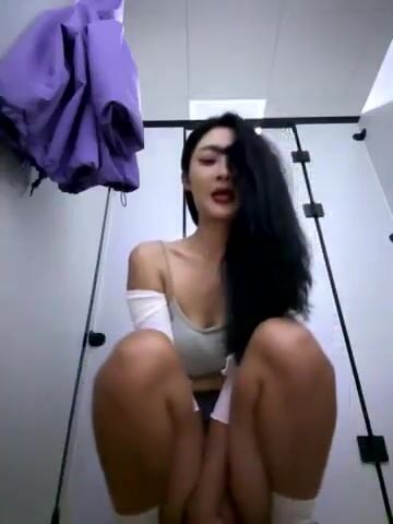 Dân văn phòng, Tranh Thủ giờ nghỉ trưa vào WC Thủ dâm, Bóp vú public live sex nứng vc