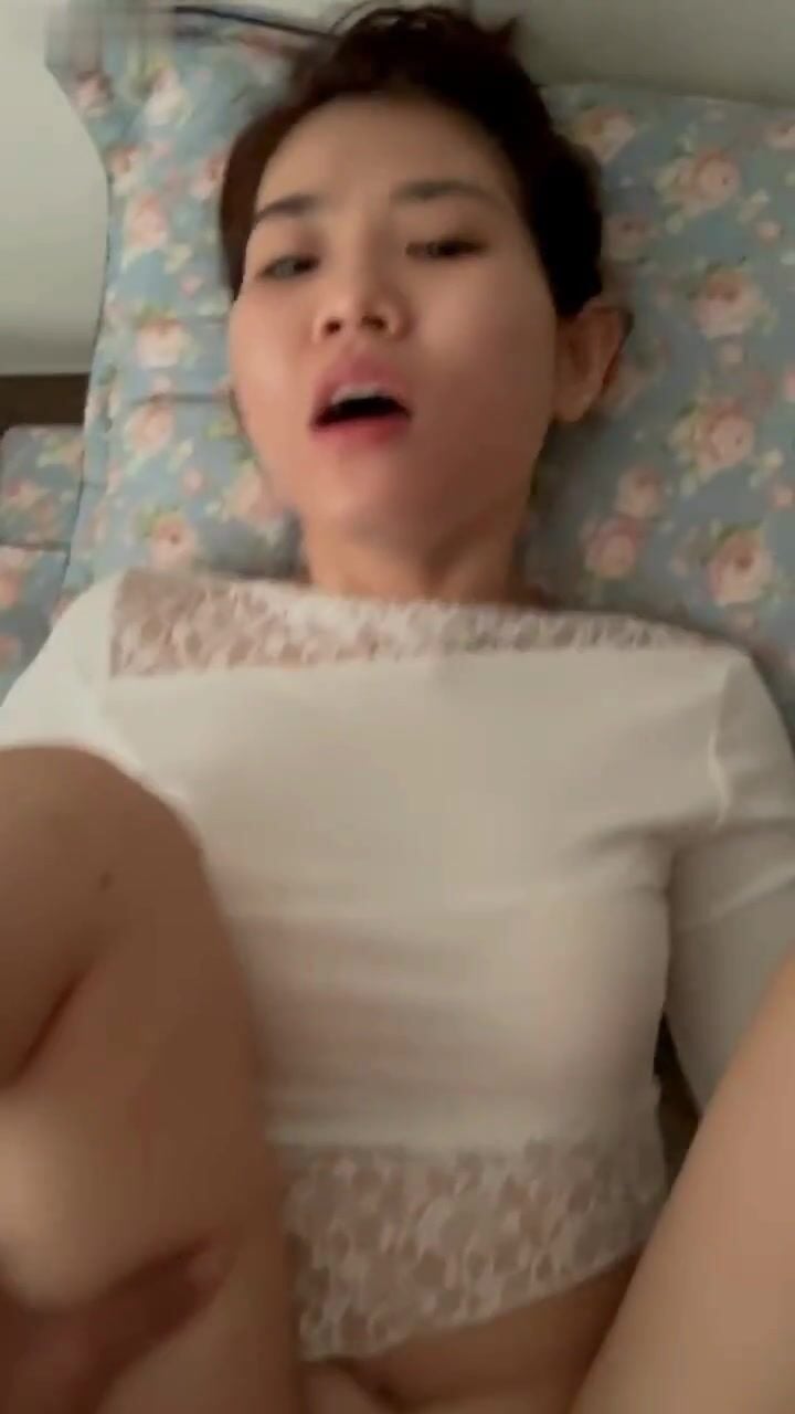 Anh đâm sâu vào lồn em đi em nứng quá rồi anh ơi