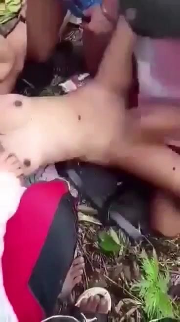 Ăn chơi lêu lỏng bỏ học em học sinh 16 tuổi bị đụ ở bãi đất vắng không thương tiếc.