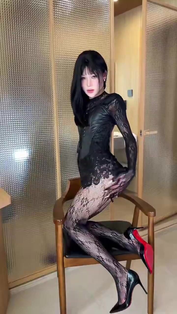 Em ladyboy sục cặc thủ dâm kích thích dâm đãng