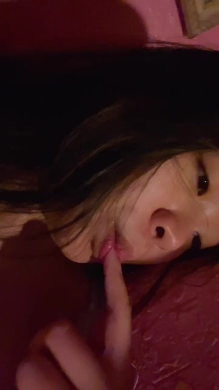 bé 2k9 nứng sớm em quay video móc lồn gửi cho trai xem