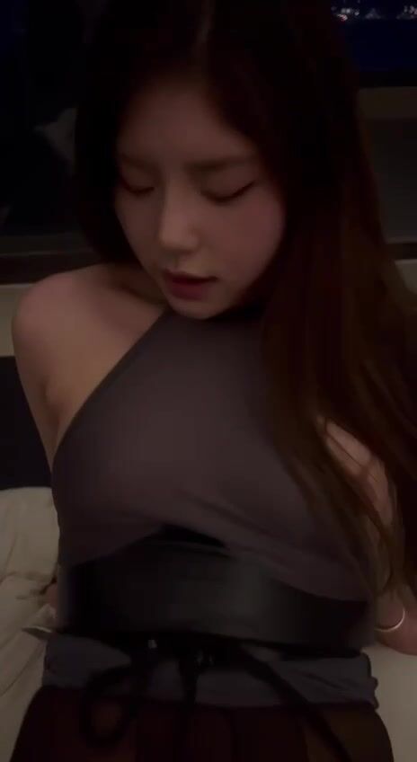 Gái xinh thích bú cu 5