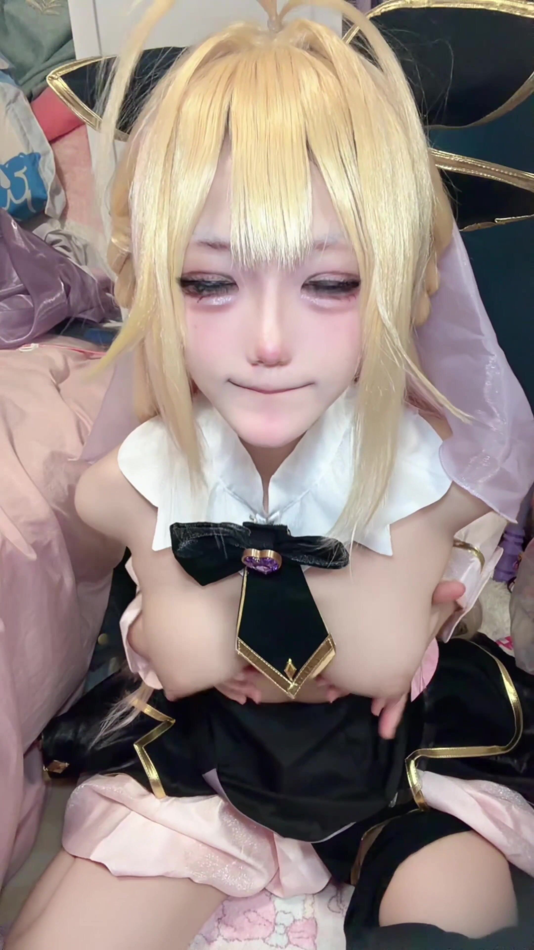 E coser loli dễ thương vú non bím k lông cực múp ngồi khỏa thân nhún cặc giả