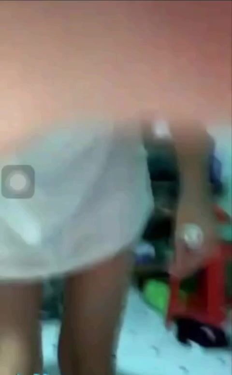 Anh sục nhanh lên em con đi học bài nữa, mẹ em về rồi P1