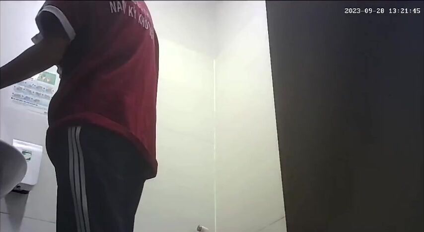 Đặt cam quay lén wc nữ trường THPT Nam Kỳ Khởi Nghĩa