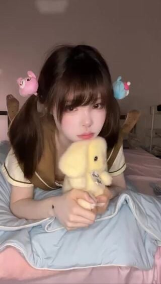 Cô em vợ ở nhà 1 mình mà múp thế này ai chịu nổi 15