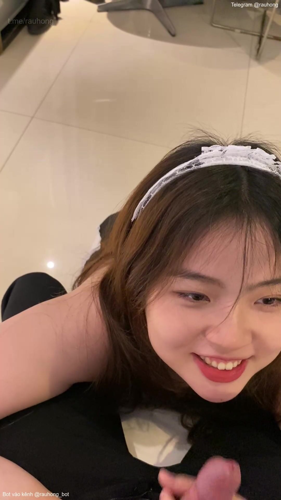 Mặc đồ hầu ai rồi bú cu cho anh