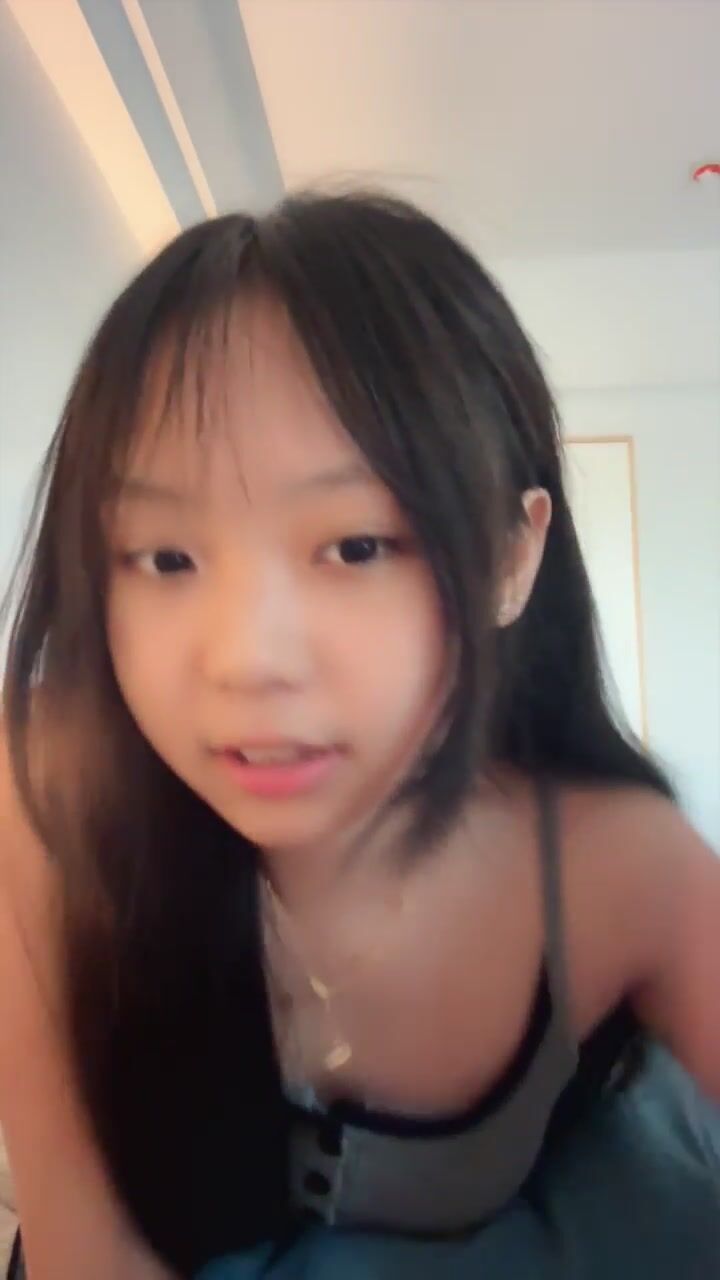 Các e loli tq mới lớn bị dụ vào thuê chung cư để tổ chức live địt tập thể kím tiền #3