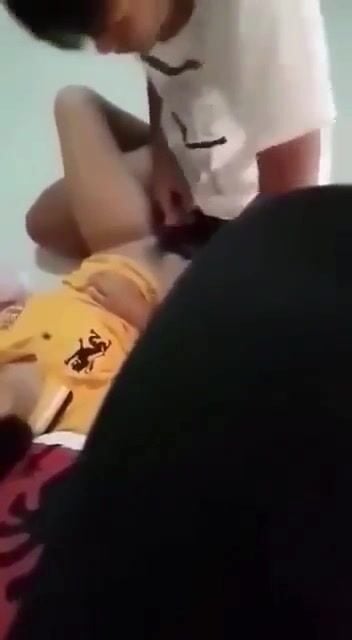 Em học sinh 2k9 chơi bời bỏ học bị đụ tập thể trong nhà nghỉ.