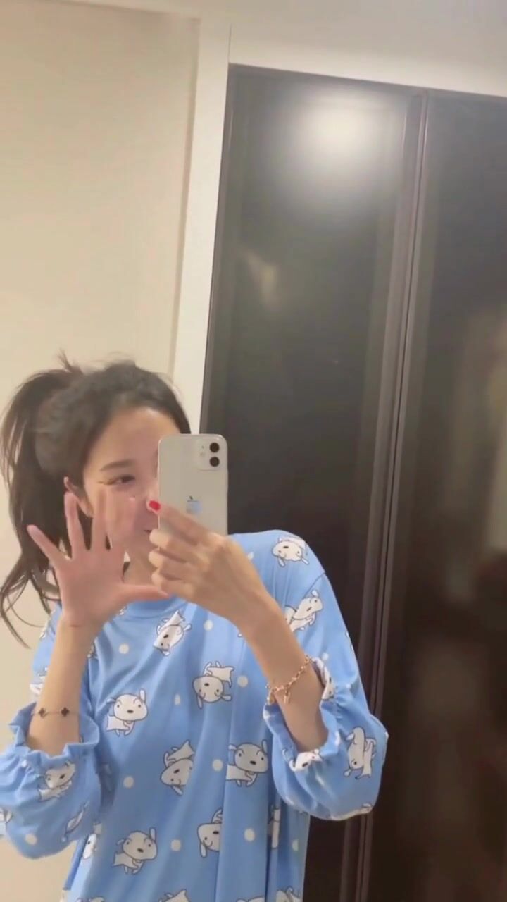 Em Gái Mới Lớn show hàng trước gương xem mà muốn đè ra địt nứng vl