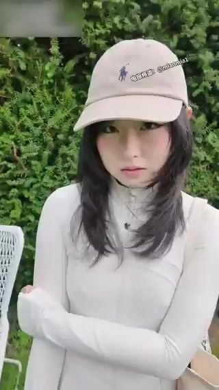 Cô gái ra đường cho trai lạ đụ