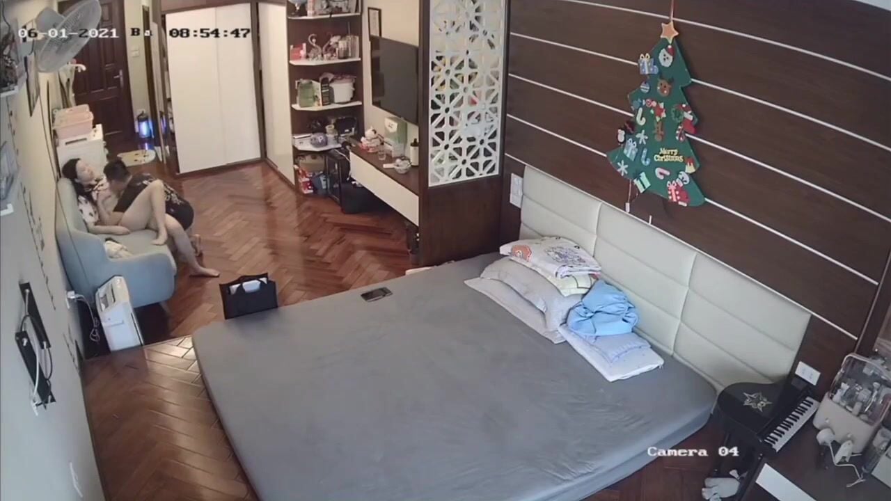 Hack cam nhà em biên tập viên xinh đẹp địt nhau với chồng cực sung
