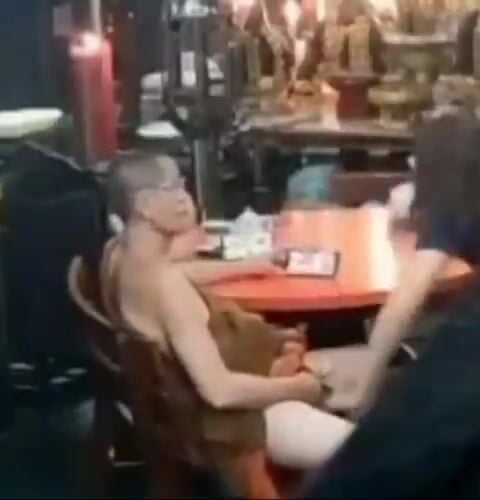 Sư thầy nứng cặc xem sex rồi sục cặc, đụ loạn luân em gái họ làm công quả ở chùa.