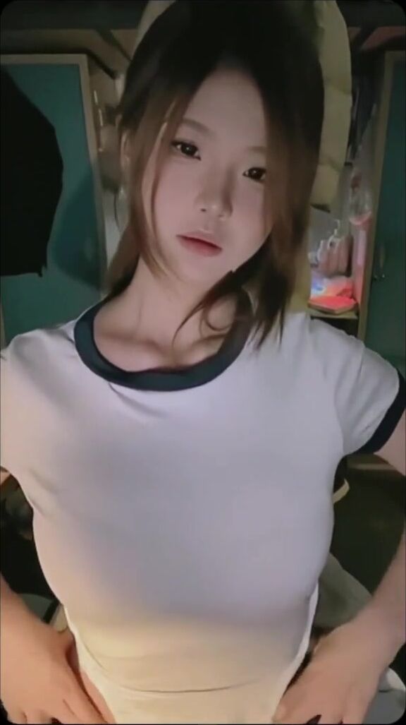 Thu Hồng 2k9 vú to lồn múp phần 1