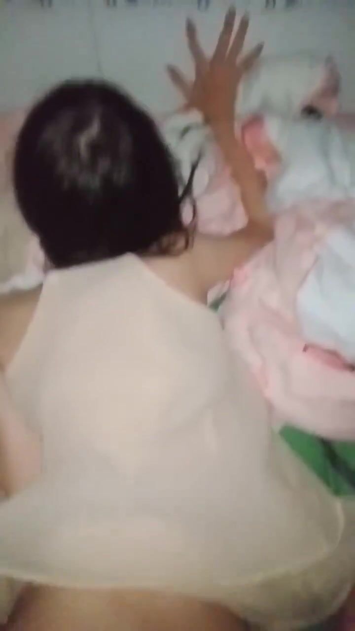 Lút cán bé bằng cây hàng bự khiến em sướng