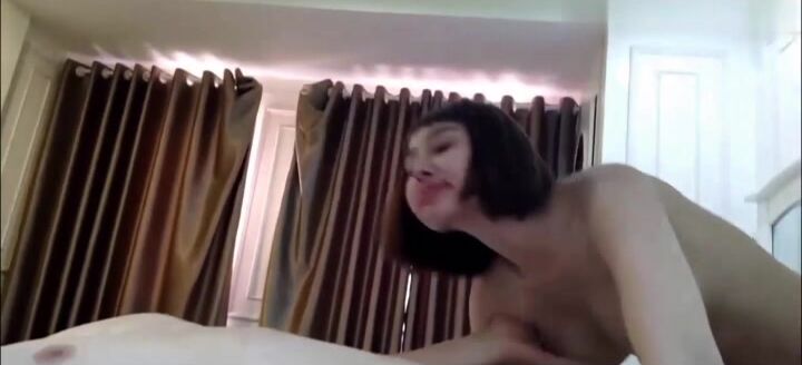 Có nhỏ em họ nứng lại bắt nó cởi đồ vô phòng phục vụ